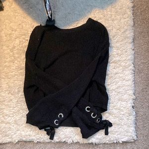 Black oversized off the shoulder sweater, very comfortable barely worn, soft.